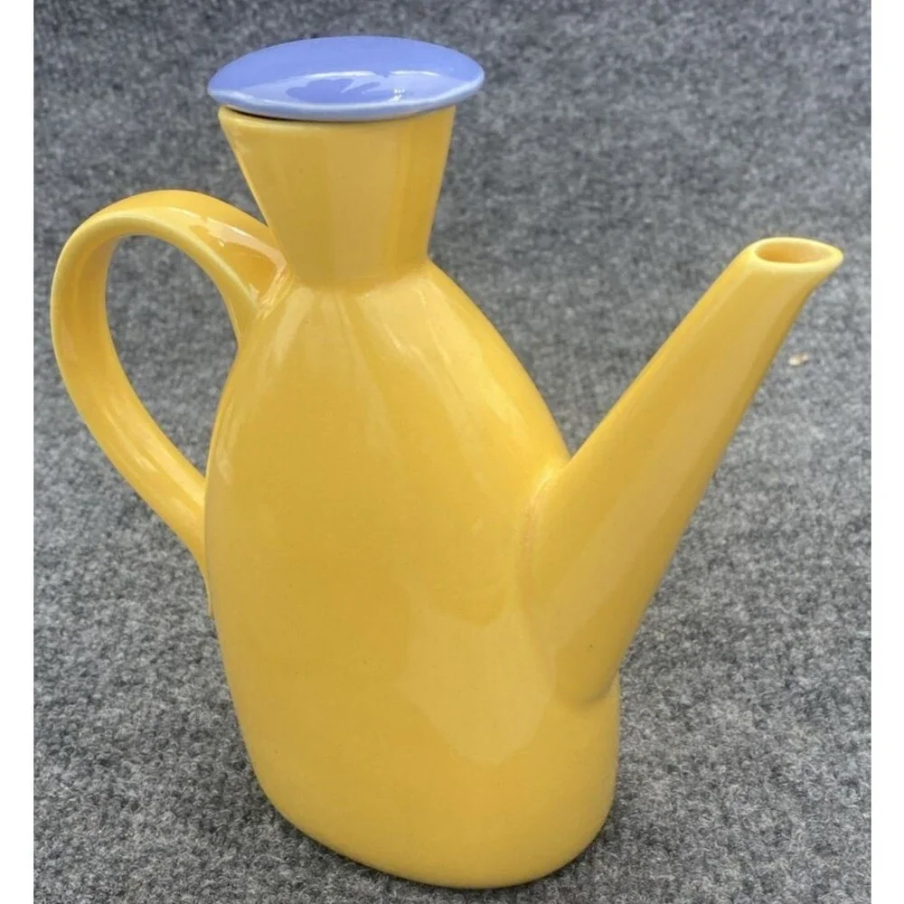 Lindt-Stymeist Colorways Yellow Cruet Oil Vinegar Pitcher Blue Lid MCM Japan